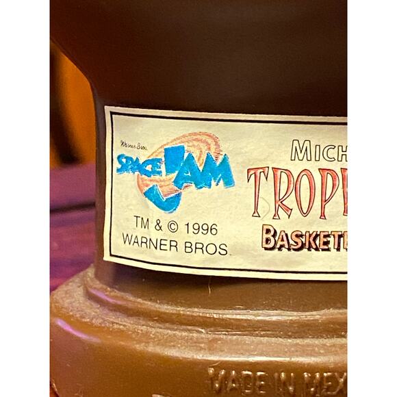 VTG 1996 MICHAEL JORDAN Space Jam Trophy Treats Gumballs Candy Bust New Full NOS - Picture 7 of 12